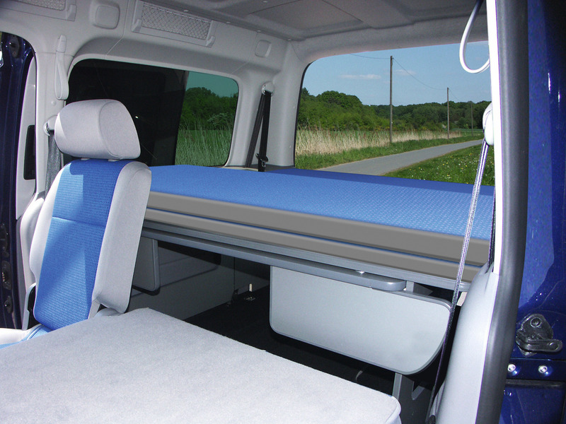 Dodatočne montovateľný systém na spanie do vozidla VW Caddy Maxi, rozmery 200 x 133 cm, vrátane čalúnenia a poťahov